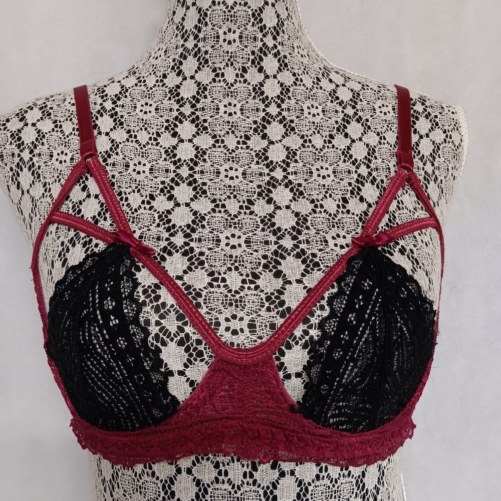 VIP Collection Purple Black Lace Bra Small/Medium